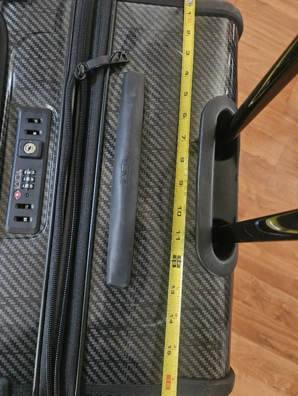 Tumi Hard-Shell  Spinner Suitcase - Men Bags
